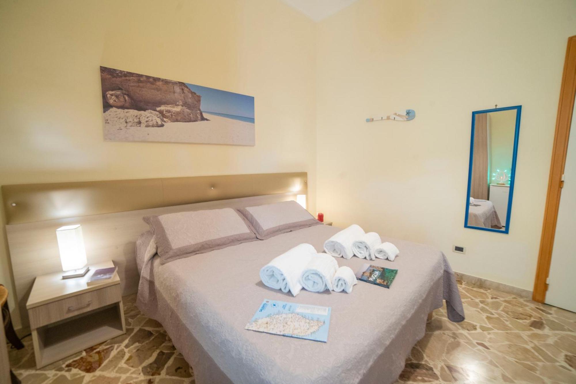 B&B A Due Passi Otranto Buitenkant foto