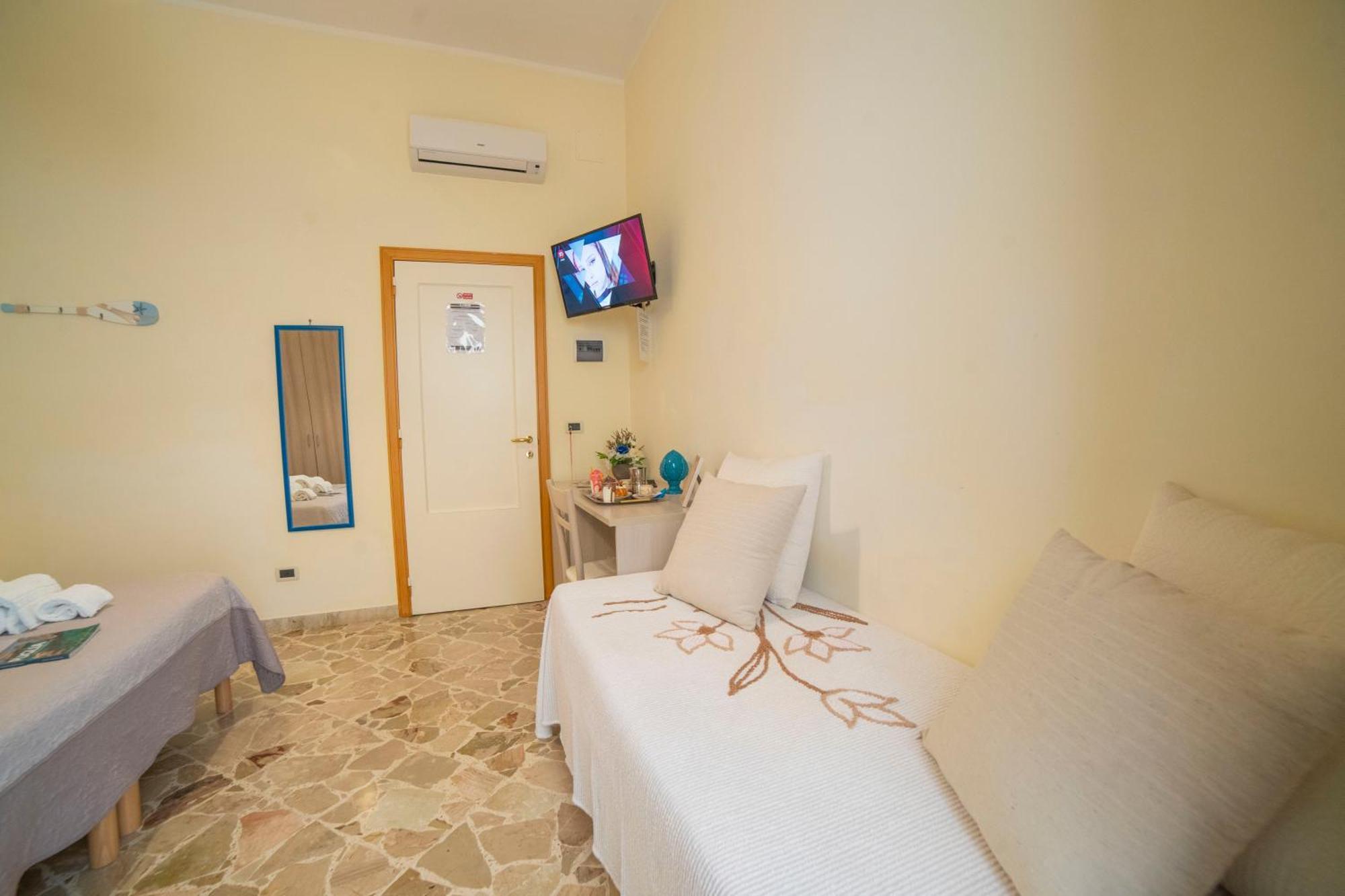 B&B A Due Passi Otranto Buitenkant foto